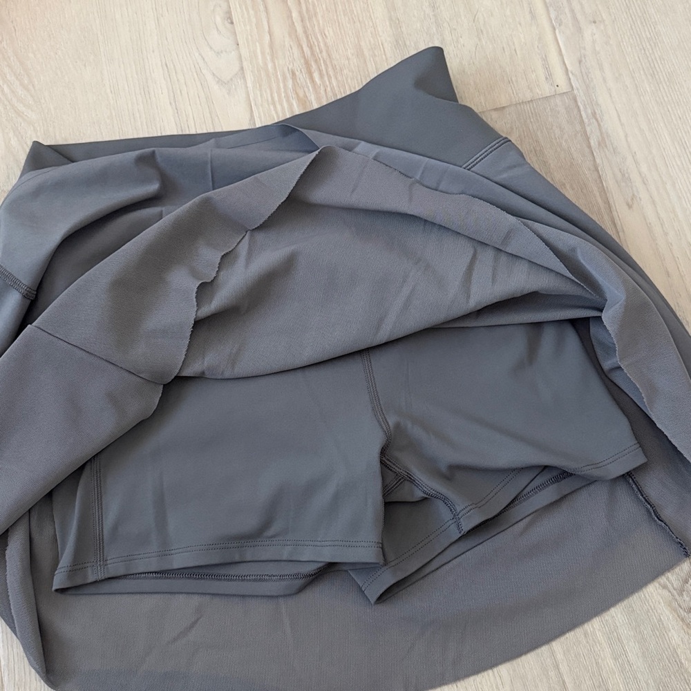 Vuori Mesh Skirt - Size Small - Picture 5 of 9